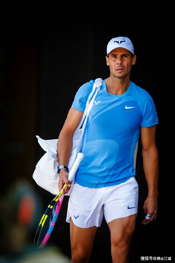 包含蒂姆回归赛场，惊险取胜首场状态亮眼，DWG观众沸腾！的词条